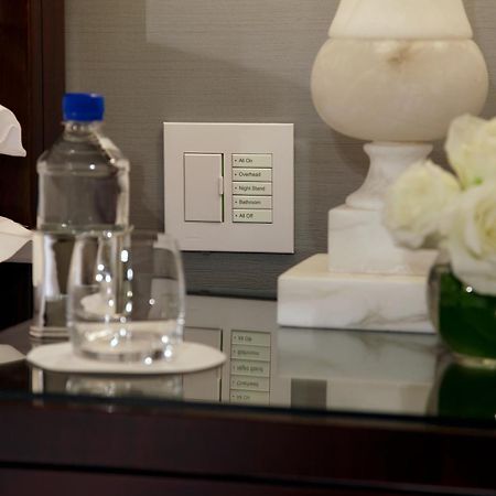 Trump International Ню Йорк Екстериор снимка A Lutron light switch
