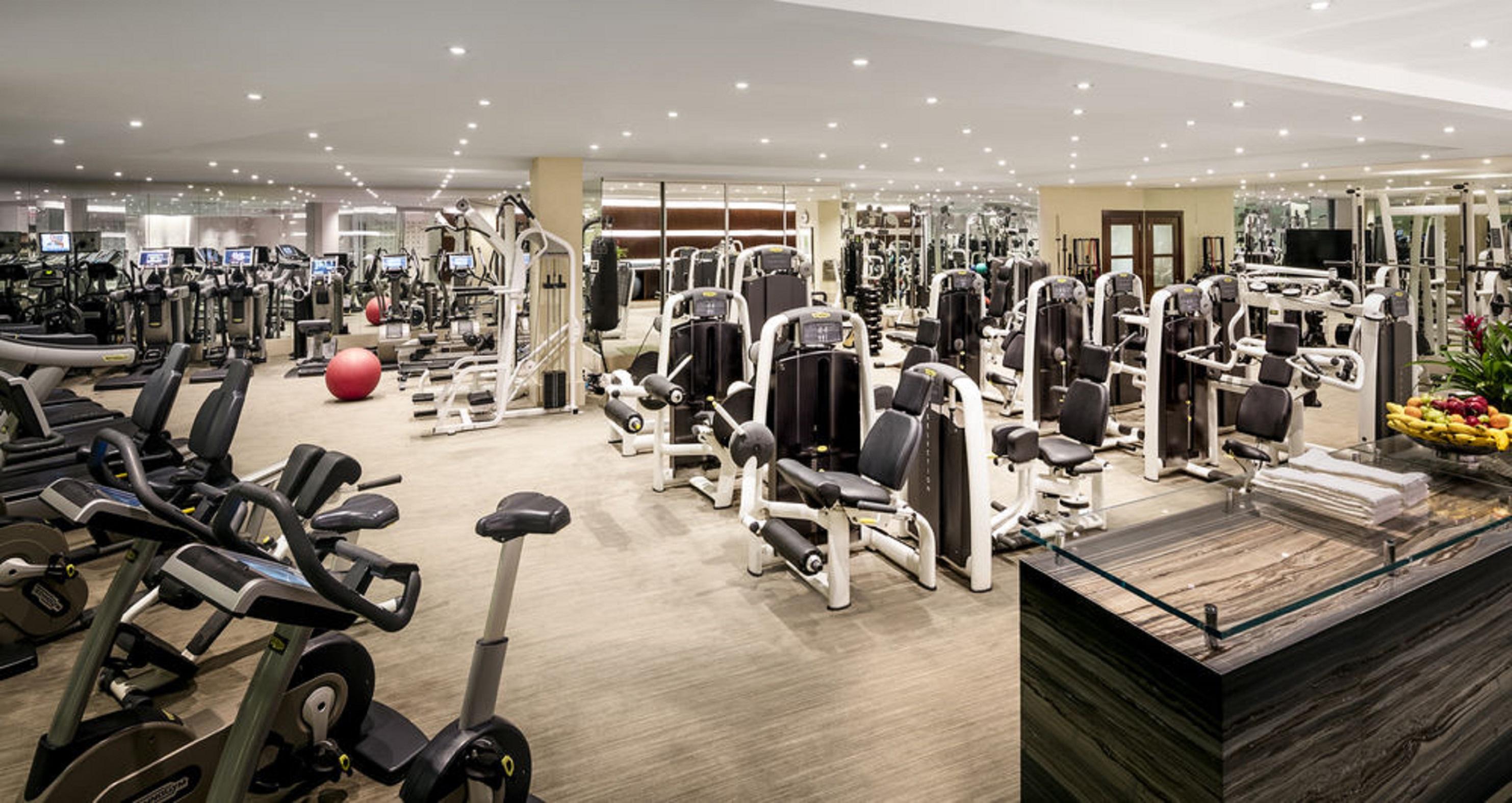 Trump International Ню Йорк Екстериор снимка The gym at The Dorchester