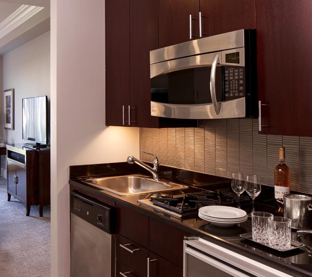 Trump International Ню Йорк Екстериор снимка A microwave oven in a home kitchen