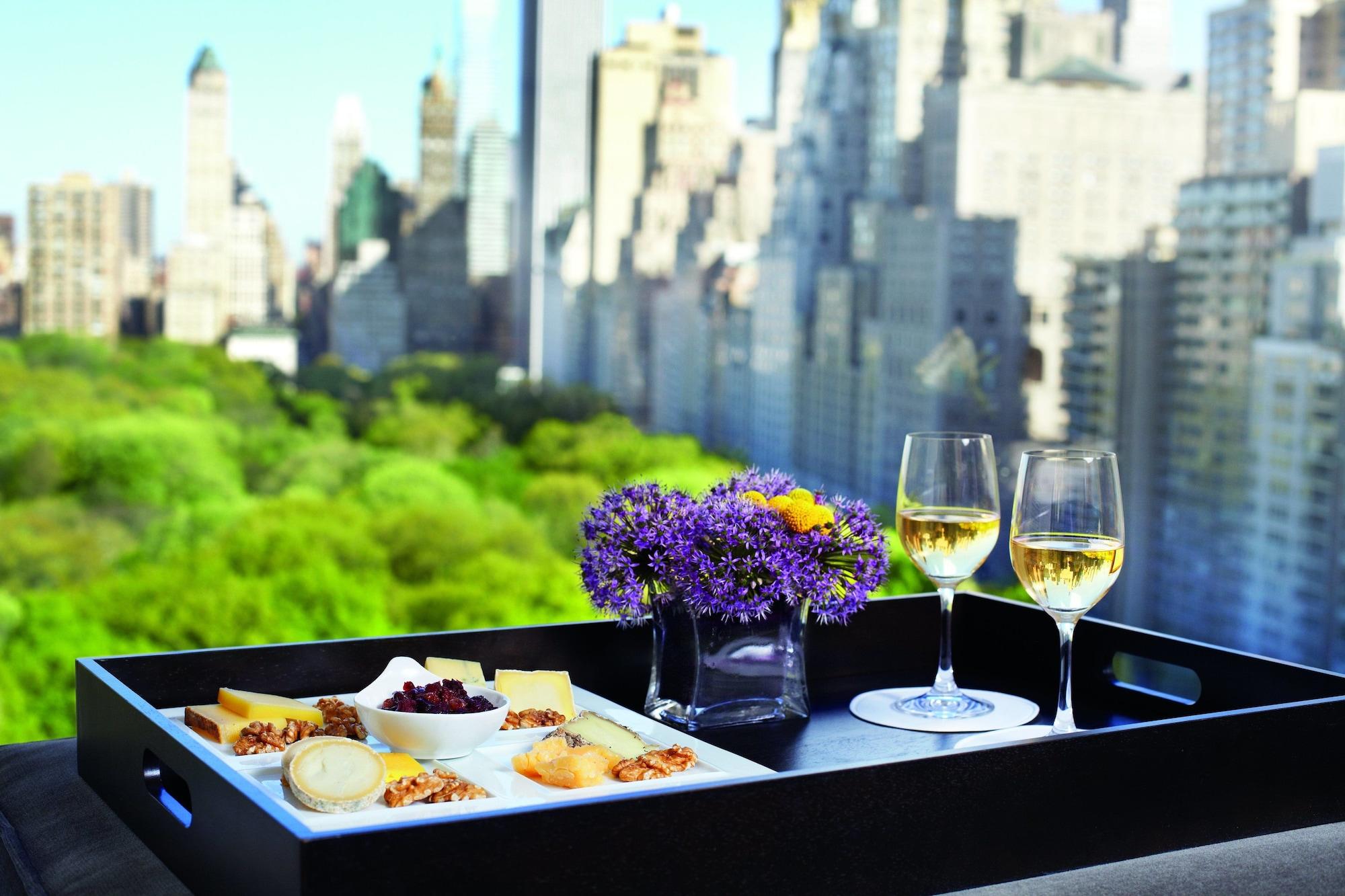 Trump International Ню Йорк Екстериор снимка The Terrace at the Mandarin Oriental New York