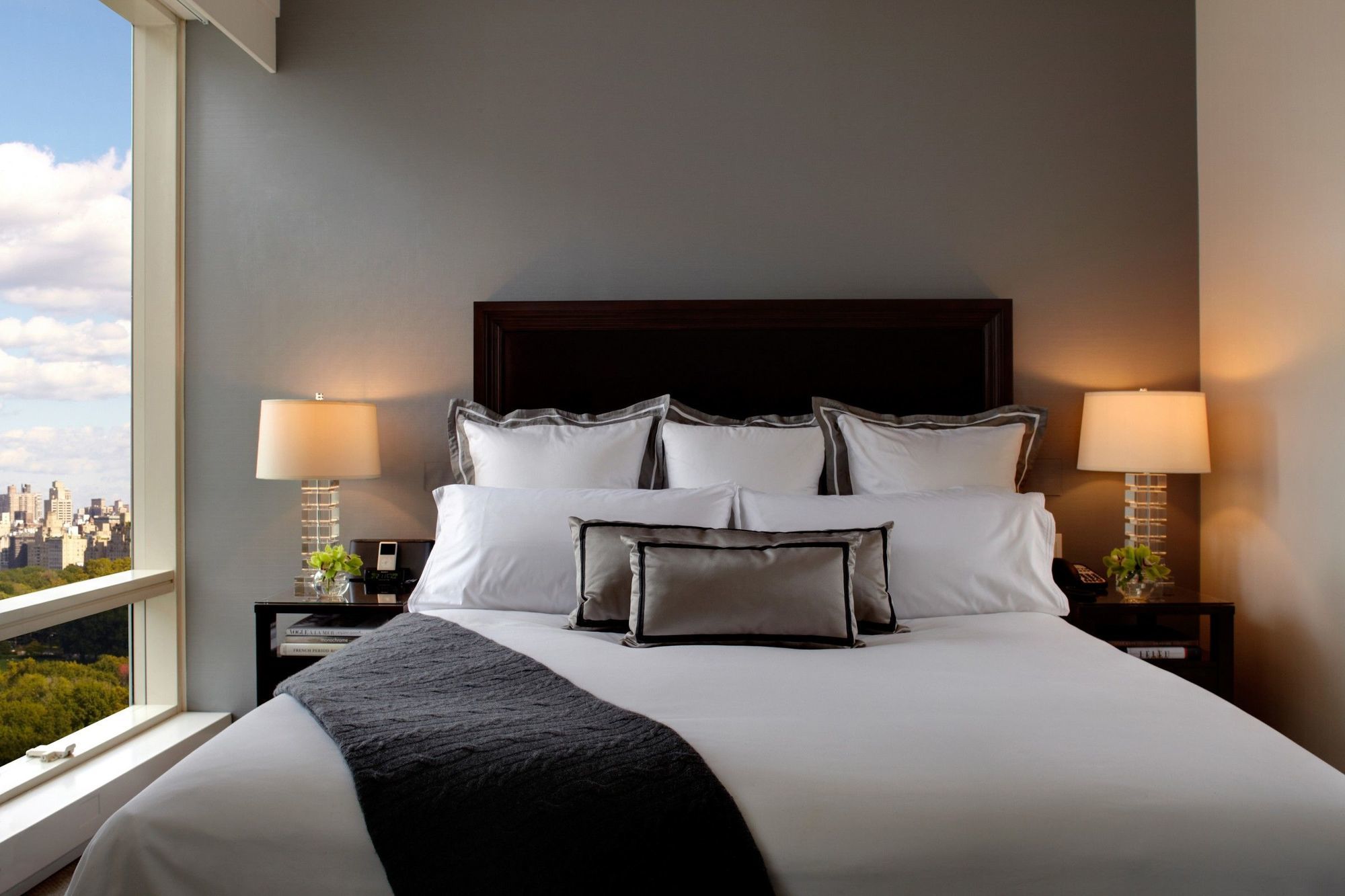 Trump International Ню Йорк Стая снимка A bedroom at the Four Seasons Hotel