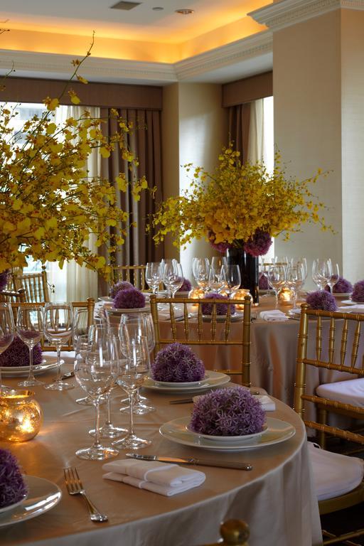 Trump International Ню Йорк Екстериор снимка A table set for a formal dinner