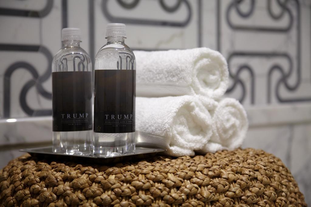 Trump International Ню Йорк Екстериор снимка Bottled water at Trump International Hotel and Tower, Washington, D.C.