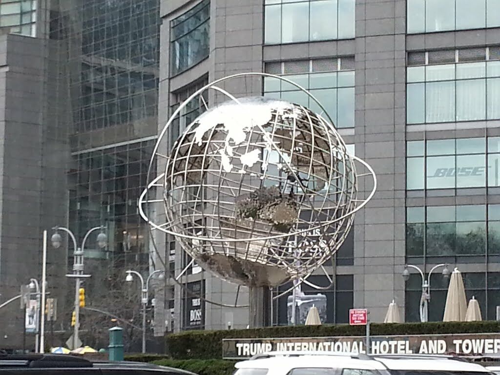 Trump International Ню Йорк Екстериор снимка The Globe at Trump International Hotel and Tower